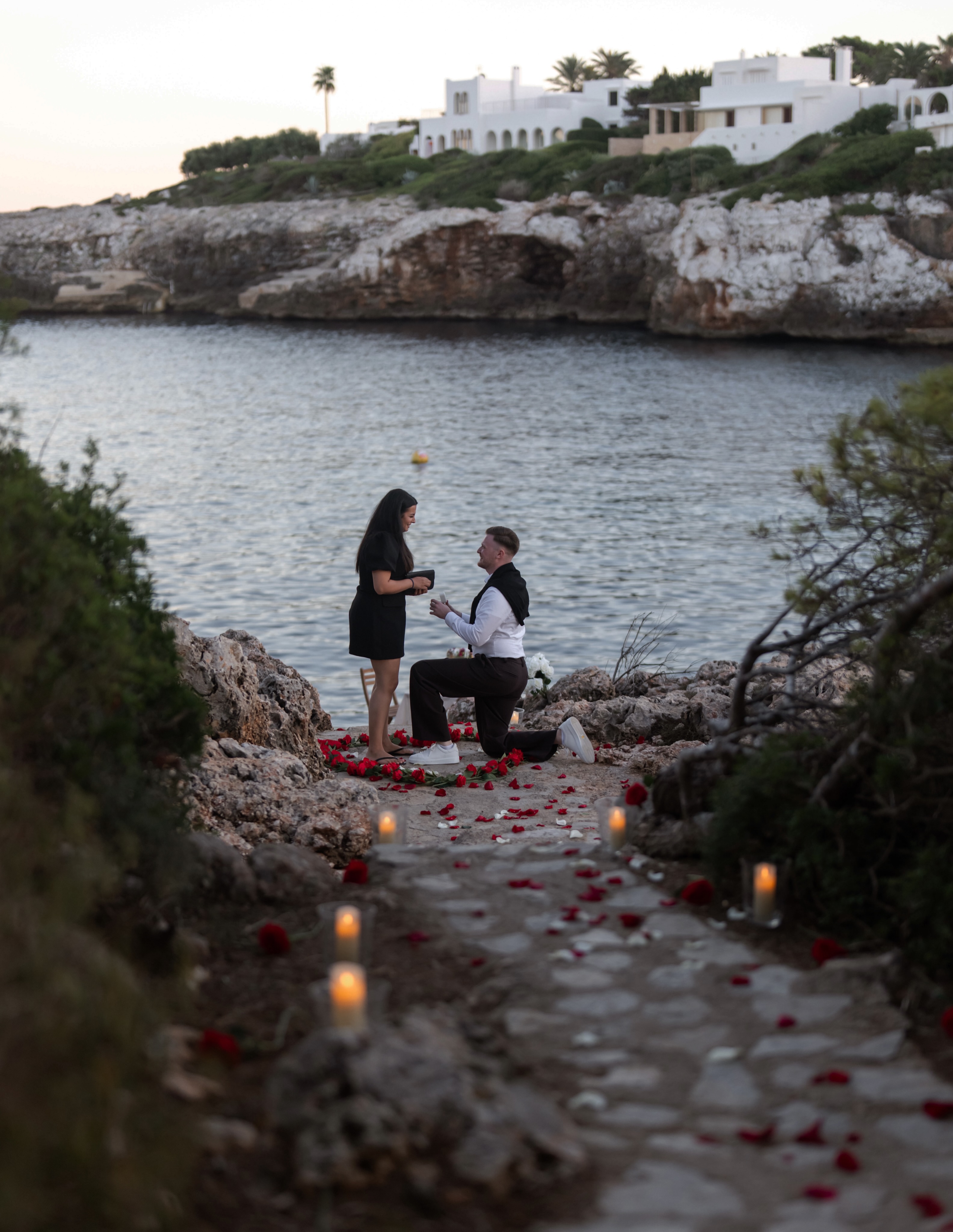The proposal on the rocks, lit by candles